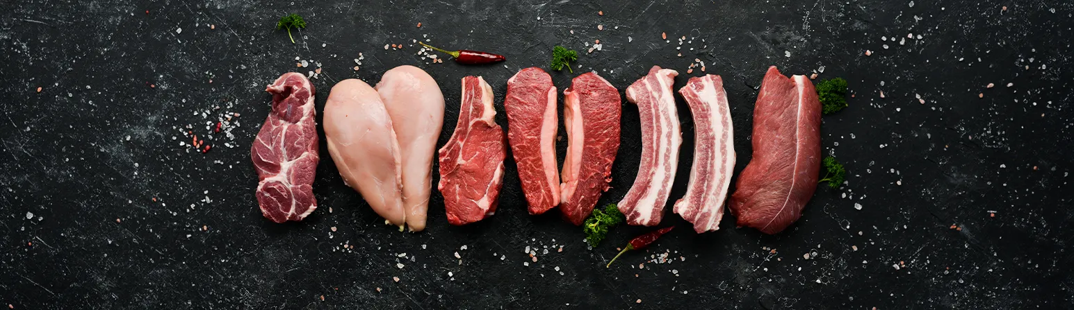 Seleção de carnes bovina, suína e de frango do catálogo CJK Alimentos